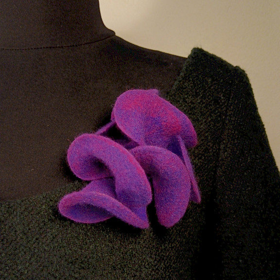 Tyyni Tyyni rintakoru 08